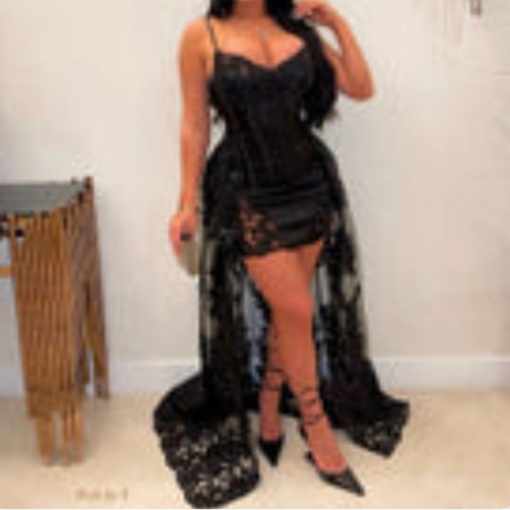 Elegant Black Lace Evening Dress